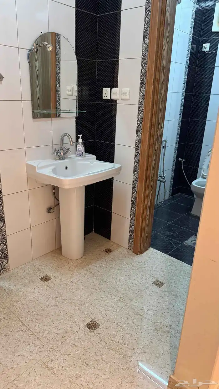 للايجار دور علوي بحي سلطانه 20