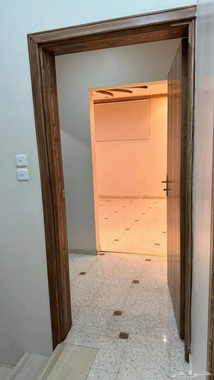 للايجار دور علوي بحي سلطانه 23