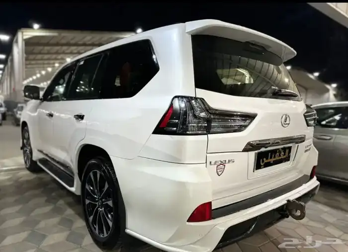 لكزس LX570 موديل2021 5