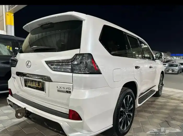 لكزس LX570 موديل2021 4