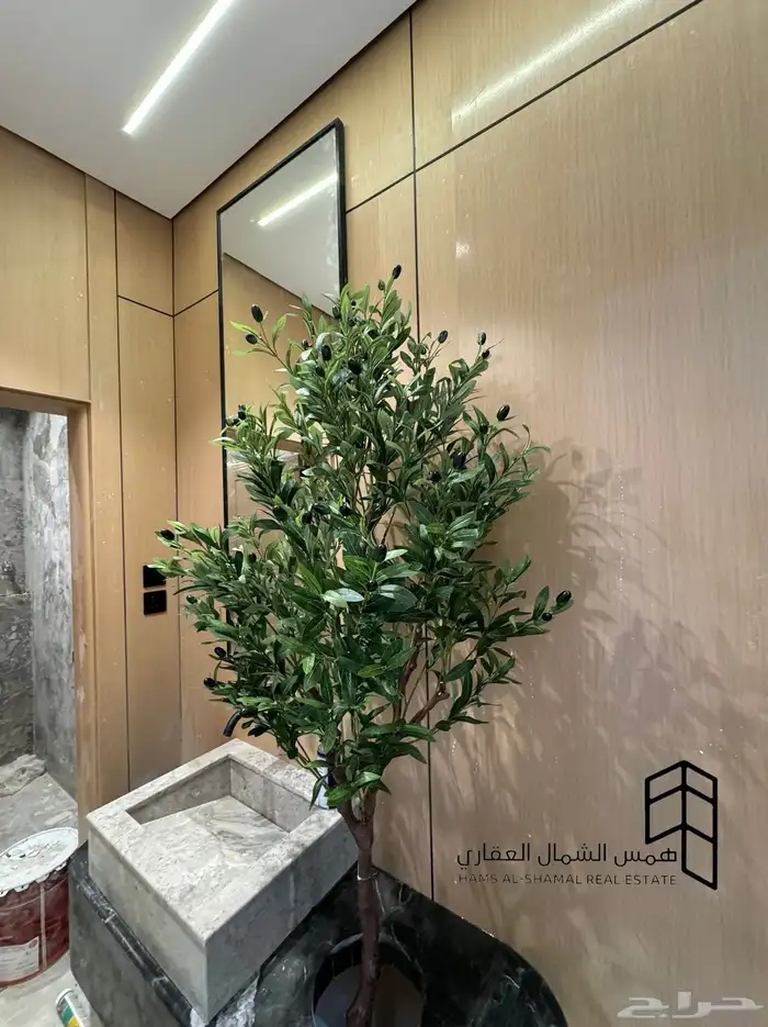 للبيع فيلا روف حي الصفا 8