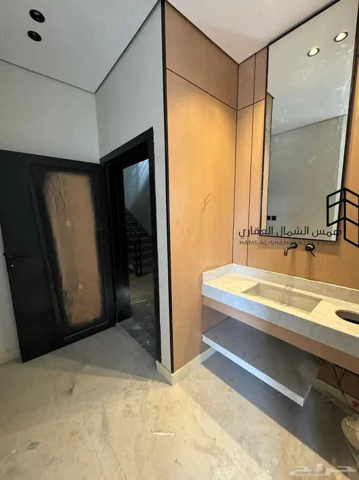 للبيع فيلا روف حي الصفا 5