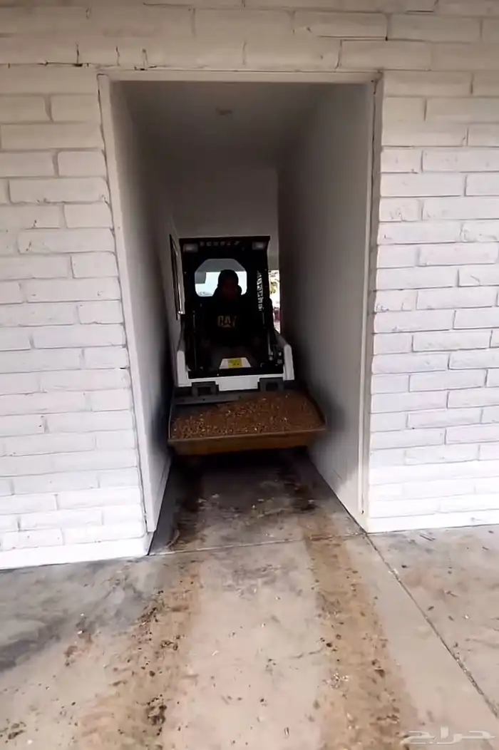 بوبكات صغير بعرض متر للايجار يومي وشهري 2