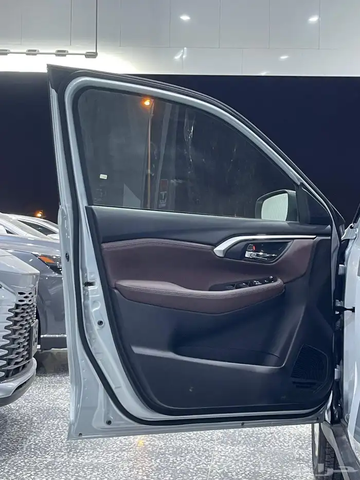 تويوتا اوربان فل 2026 8