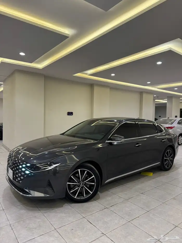 ازيرا 2020 ( بنزين V6 ) فل كامل بحالة الوكالة 1