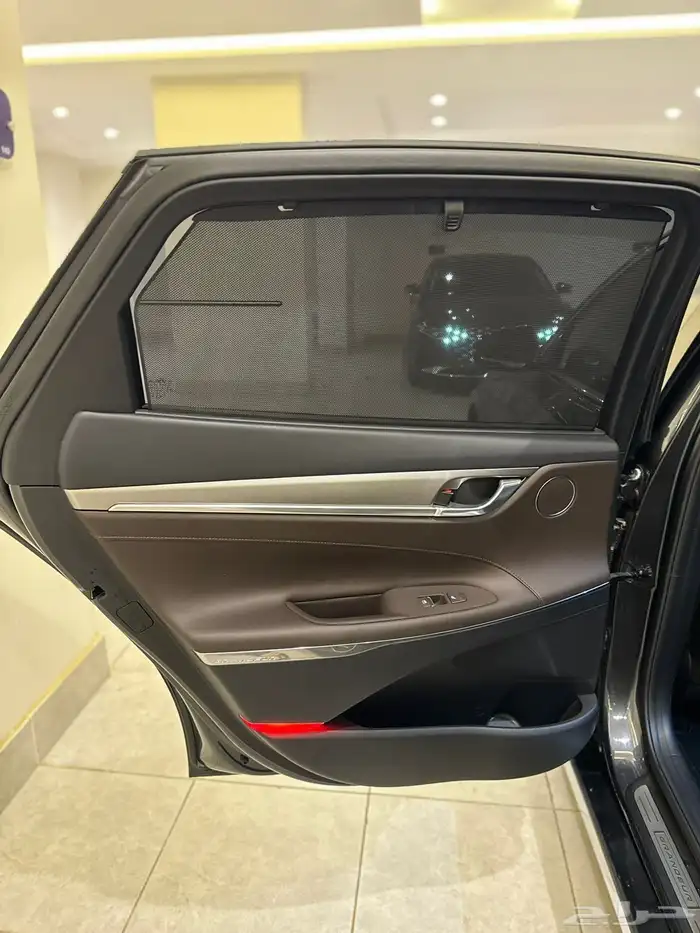 ازيرا 2020 ( بنزين V6 ) فل كامل بحالة الوكالة 23