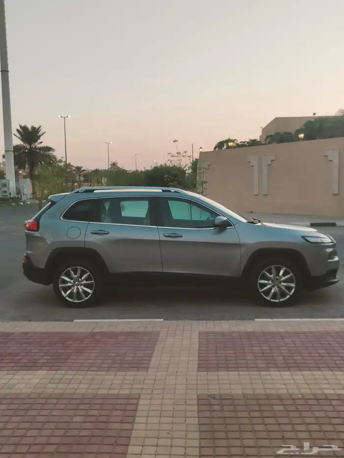 جيب شروكي فل 2016 مالك اول دبل 6 سلندر 16