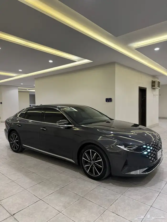 ازيرا 2020 ( بنزين V6 ) فل كامل بحالة الوكالة 2