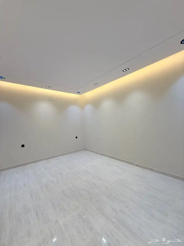 دور ارضي بمدخل سياره للبيع حي اليرموك مقابل ضمك 44