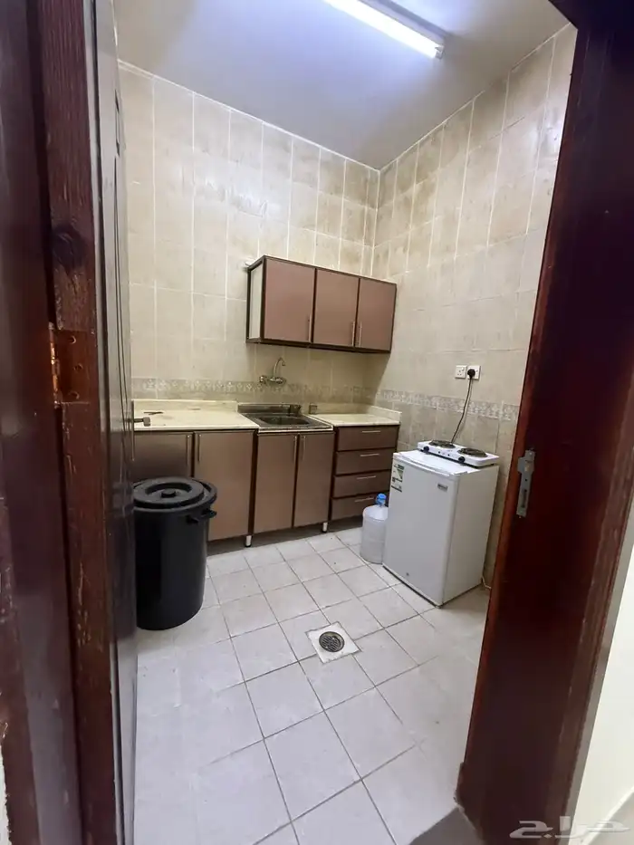 شقق للايجار عزاب حي المطار القديم 8