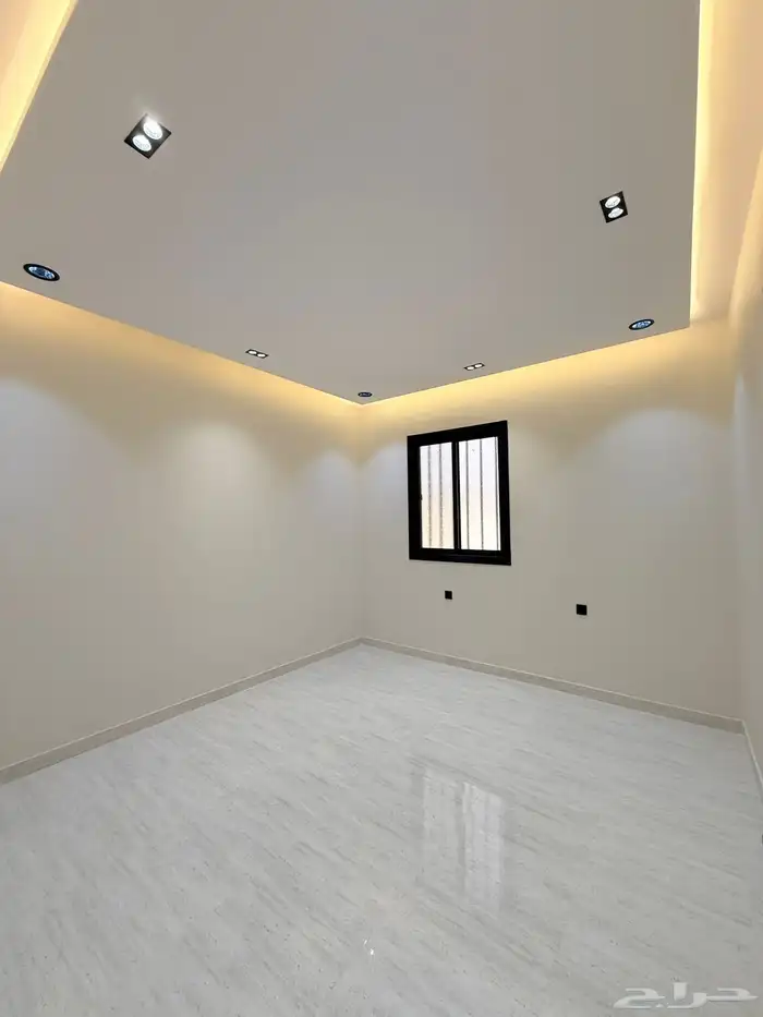 دور ارضي بمدخل سياره للبيع حي اليرموك مقابل ضمك 28