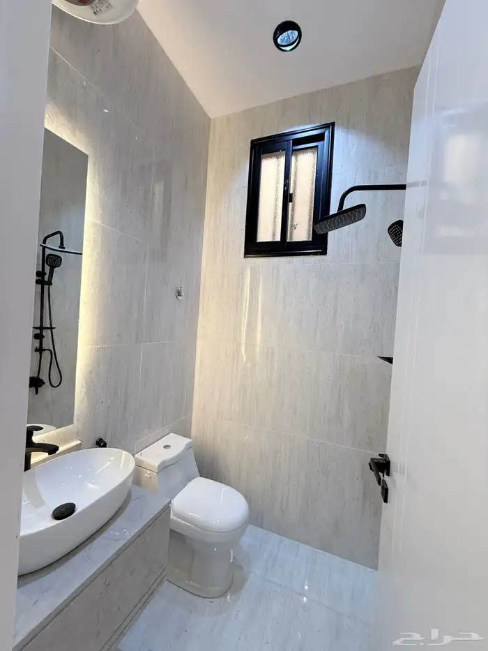 دور ارضي بمدخل سياره للبيع حي اليرموك مقابل ضمك 36