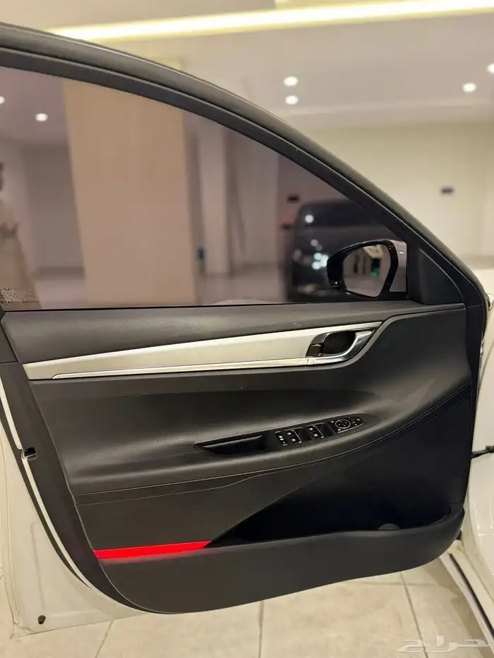 ازيرا 2021 ( بنزين ) فل كامل بحالة الوكالة 7