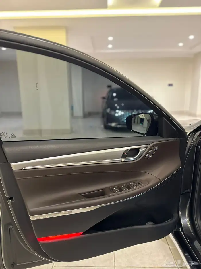 ازيرا 2020 ( بنزين V6 ) فل كامل بحالة الوكالة 9