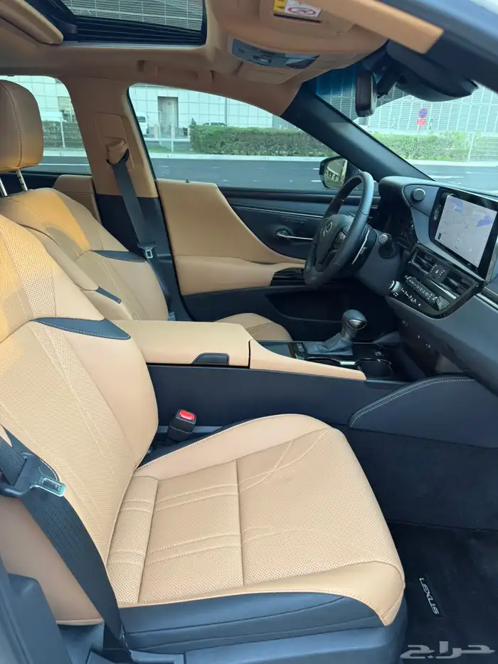 لكزس ES350 خليجي موديل 2025 موجودة بدبي 5