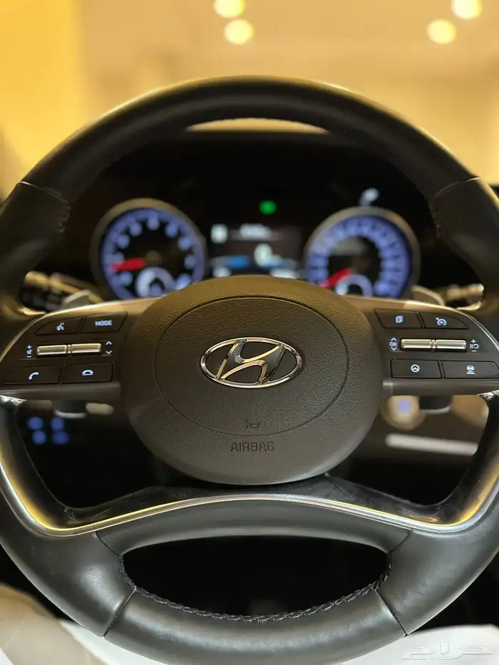 ازيرا 2020 ( بنزين V6 ) فل كامل بحالة الوكالة 20