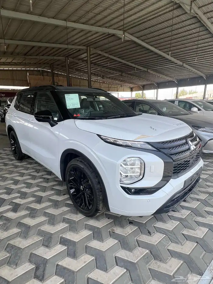 متسوبيشي اوتلاندر 2025 بلاك سام بالنقد والتقسيط 3