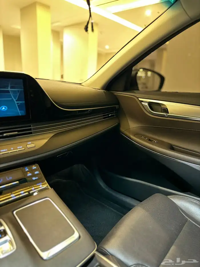 ازيرا 2020 ( بنزين V6 ) فل كامل بحالة الوكالة 21