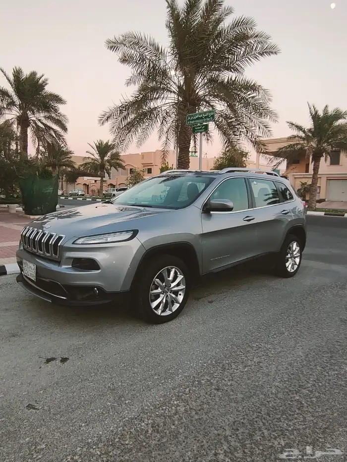 جيب شروكي فل 2016 مالك اول دبل 6 سلندر 13