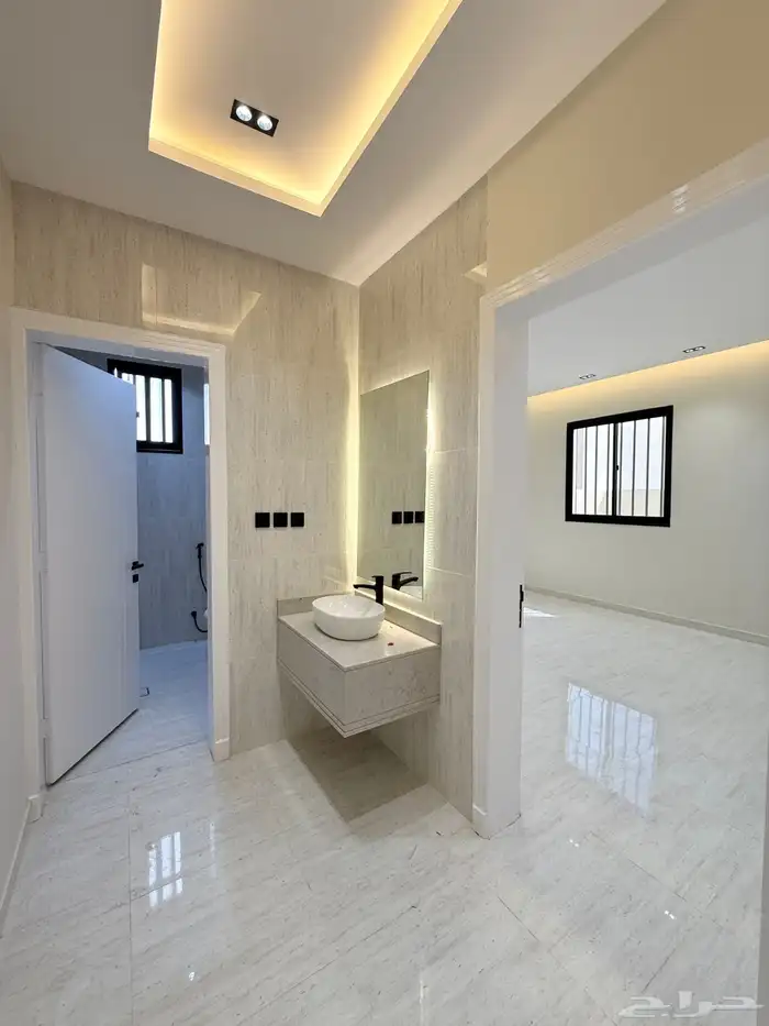 دور ارضي بمدخل سياره للبيع حي اليرموك مقابل ضمك 21