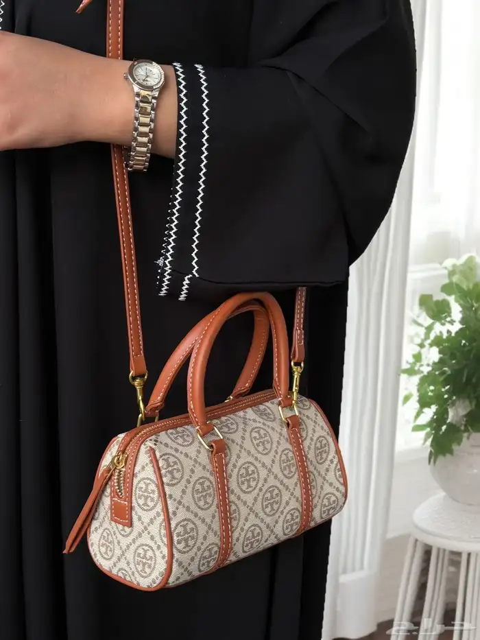 احذيه وجزم لويس فيتون ونيوبلانس فندي وشنط كتف ماستر 41