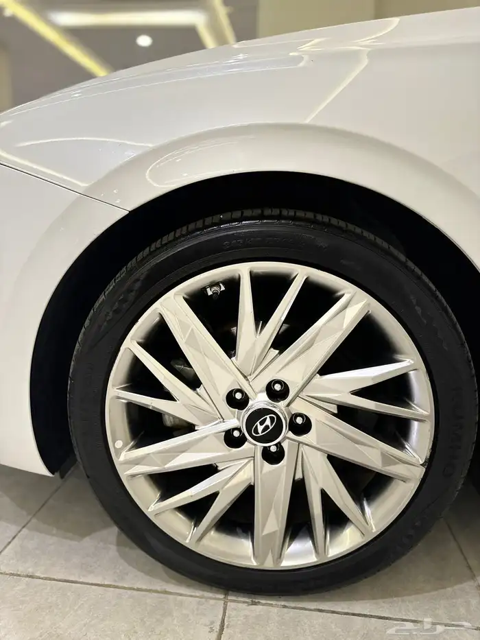 ازيرا 2021 ( بنزين ) فل كامل بحالة الوكالة 24