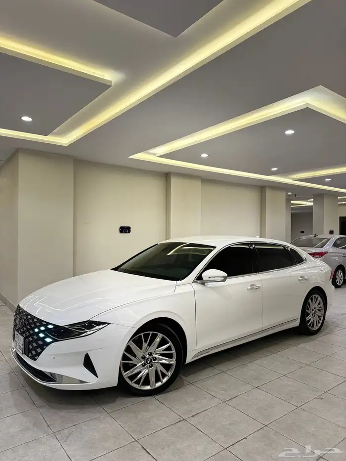 ازيرا 2021 ( بنزين ) فل كامل بحالة الوكالة 1