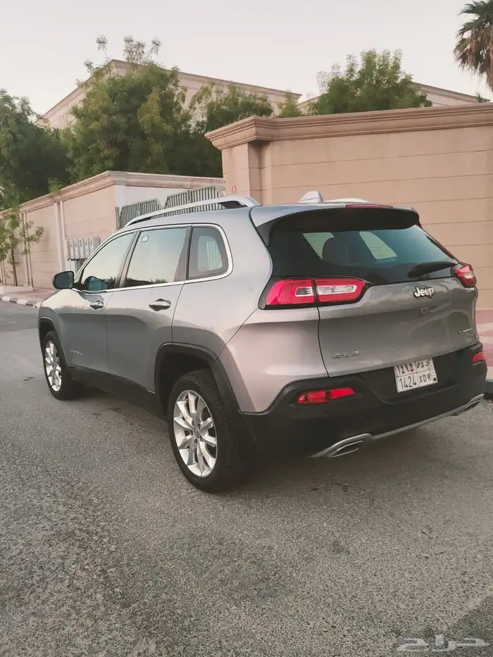 جيب شروكي فل 2016 مالك اول دبل 6 سلندر 11