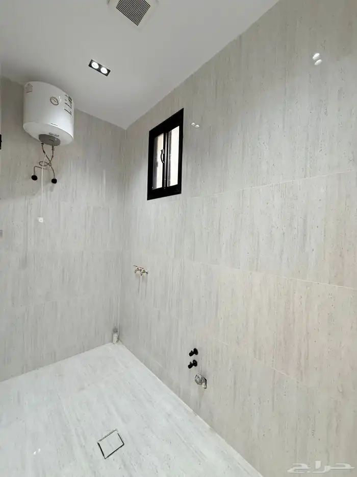 دور ارضي بمدخل سياره للبيع حي اليرموك مقابل ضمك 20