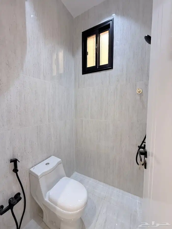 دور ارضي بمدخل سياره للبيع حي اليرموك مقابل ضمك 42