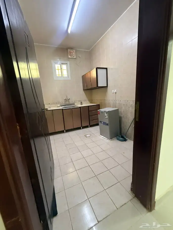 شقق للايجار عزاب حي المطار القديم 5