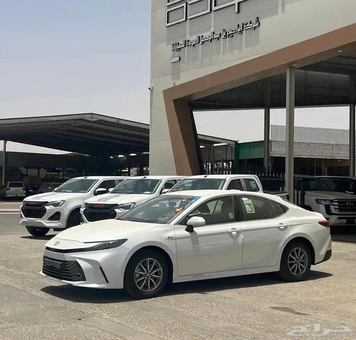 تويوتا كامري هايبرد استاندر 2025 للبيع كاش او اقساط ميسره 0