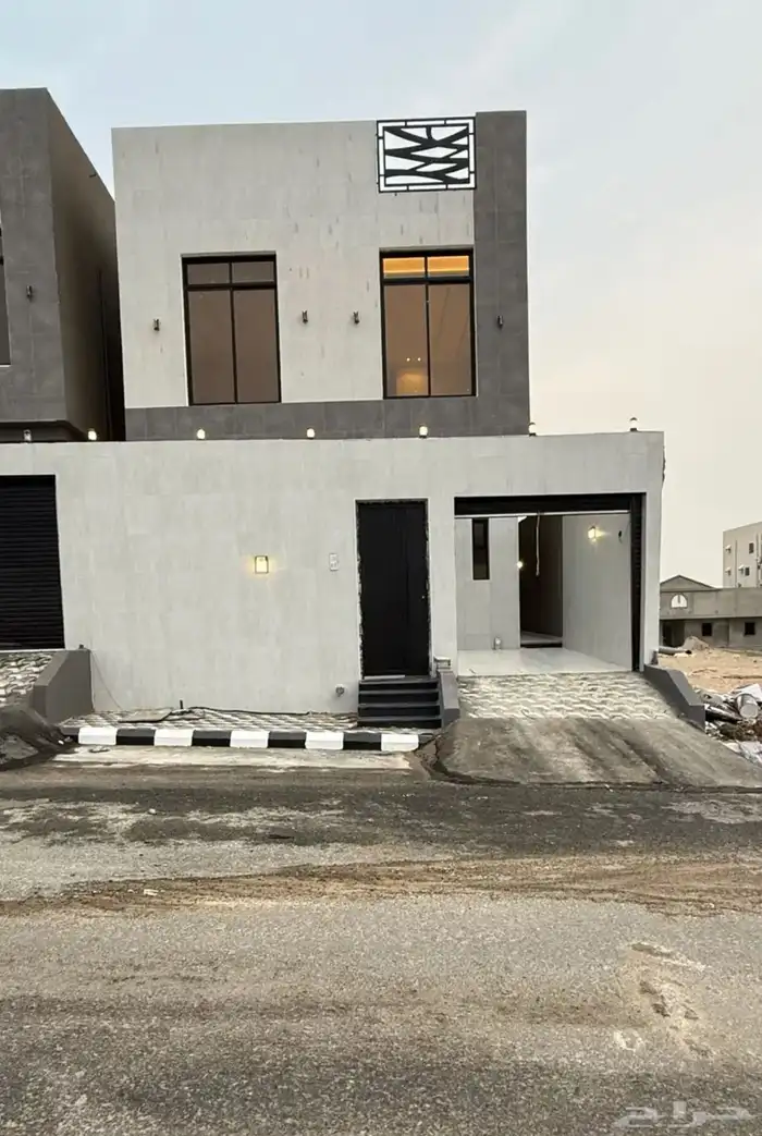 للبيع فلل وادوار وشقق بمخططات ولي العهد 9