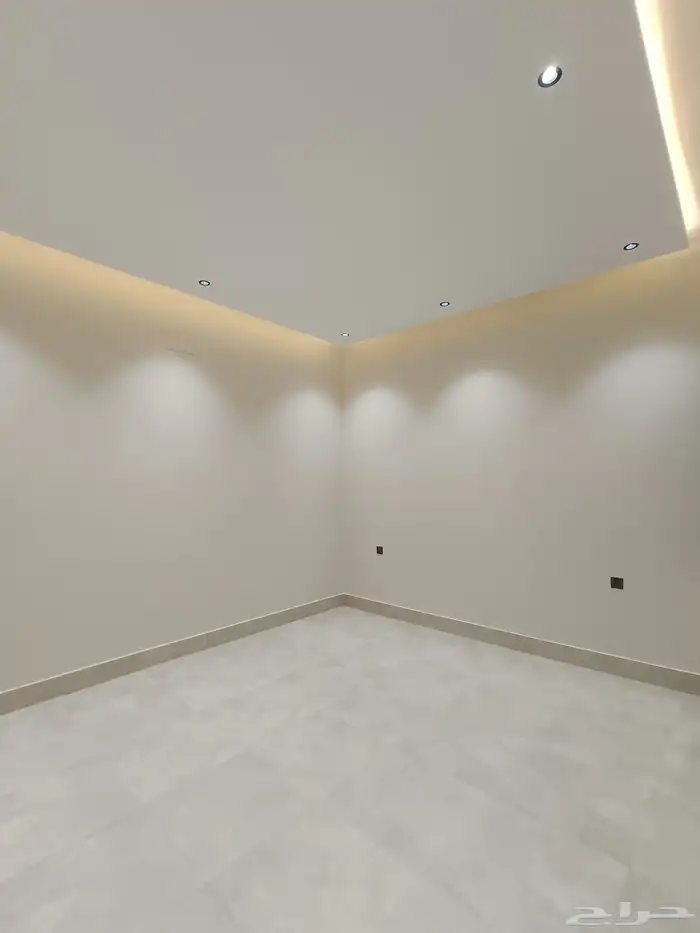 للبيع شقه علويه ابها المحاله بجوار حديقة المليون 18