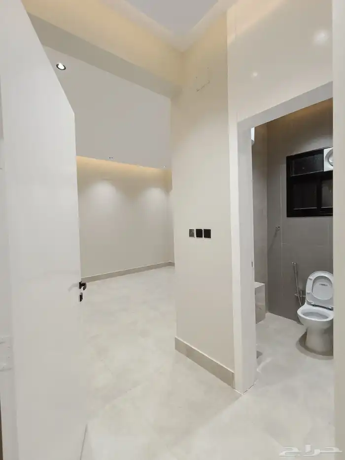 للبيع شقه علويه ابها المحاله بجوار حديقة المليون 17