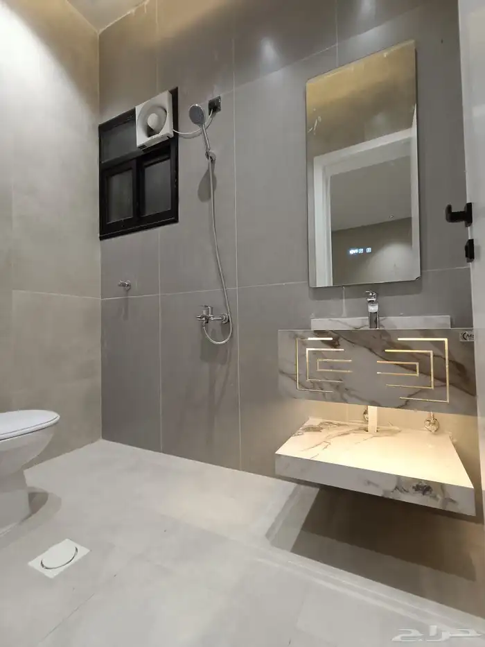 للبيع شقه علويه ابها المحاله بجوار حديقة المليون 15