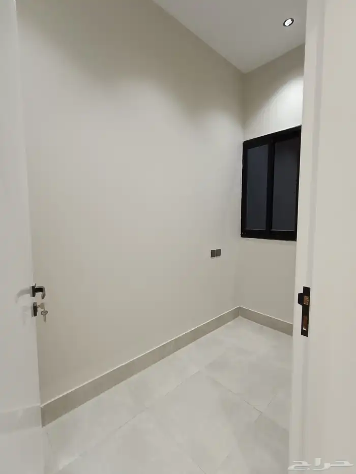 للبيع شقه علويه ابها المحاله بجوار حديقة المليون 7