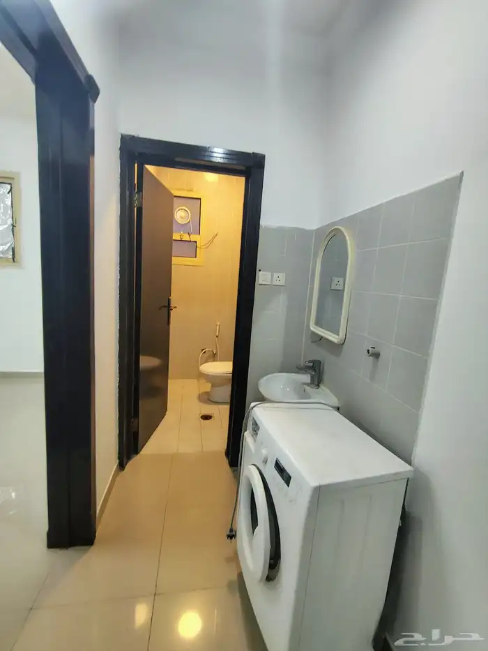 شقه للايجار بالمهديه غرفه وصاله وحمام مطبخ مكيفه السعر 24الف 4