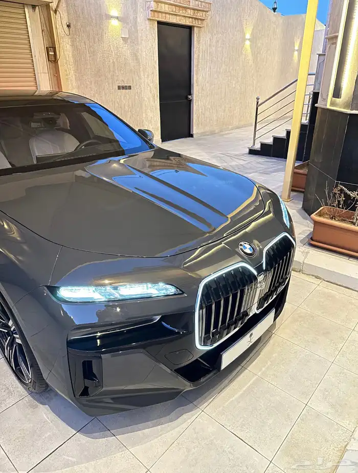 للبيع بي ام دبليو BMW 740i 2025 شبه جديدة 5