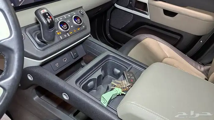 لاند روفر ديفندر 2022 Defender P300 X-Dynamic 22