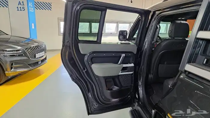 لاند روفر ديفندر 2022 Defender P300 X-Dynamic 26