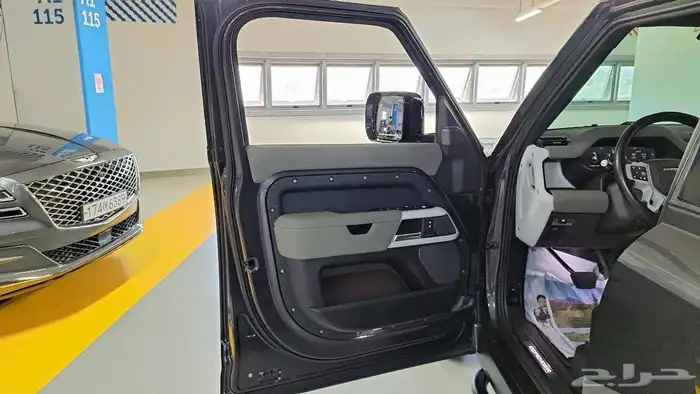لاند روفر ديفندر 2022 Defender P300 X-Dynamic 12