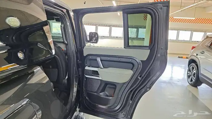 لاند روفر ديفندر 2022 Defender P300 X-Dynamic 33