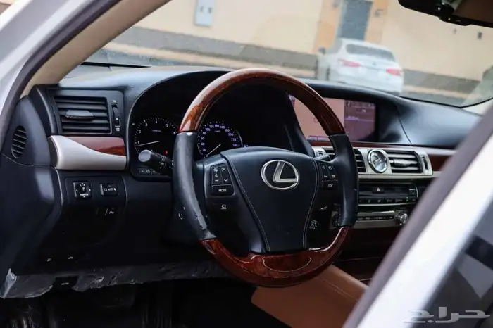 لكزس LC 9