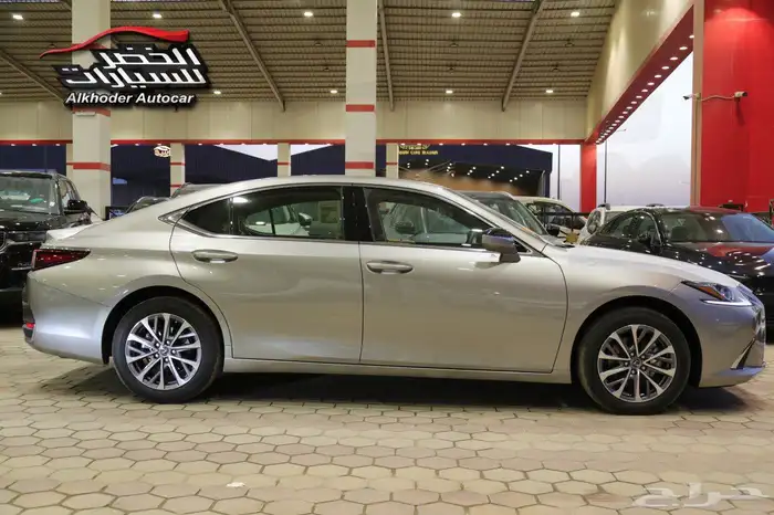 لكزس اي اس 250 بنزين 2025 4