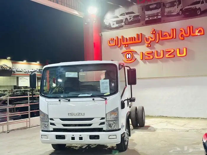 ايسوزو شاحنة 4طن قصير وطويل موديل 2025 ياباني الصنع 5