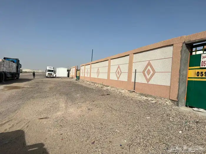 للبيع رؤوس تريلات مع الارض 10