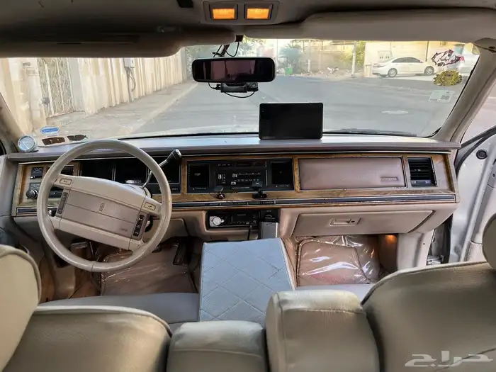 فورد لينكون تاون كار 1990 مخزن للبيع 9