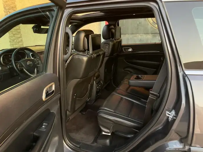 جراند شروكي ليمتد 2017 - 8 سلندر فل كامل 16