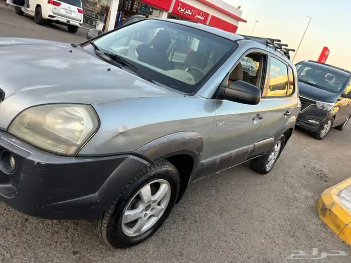 سياره توسان هونداي نضيف مفحوص فقط السعر 15الف ت 966 56 890 3 0